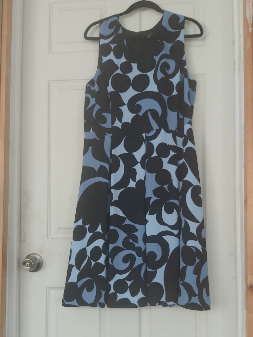 Ann Taylor Sleeveless Blue & Black Patterned Fit-and-Flare V Neck Dress Sz 14